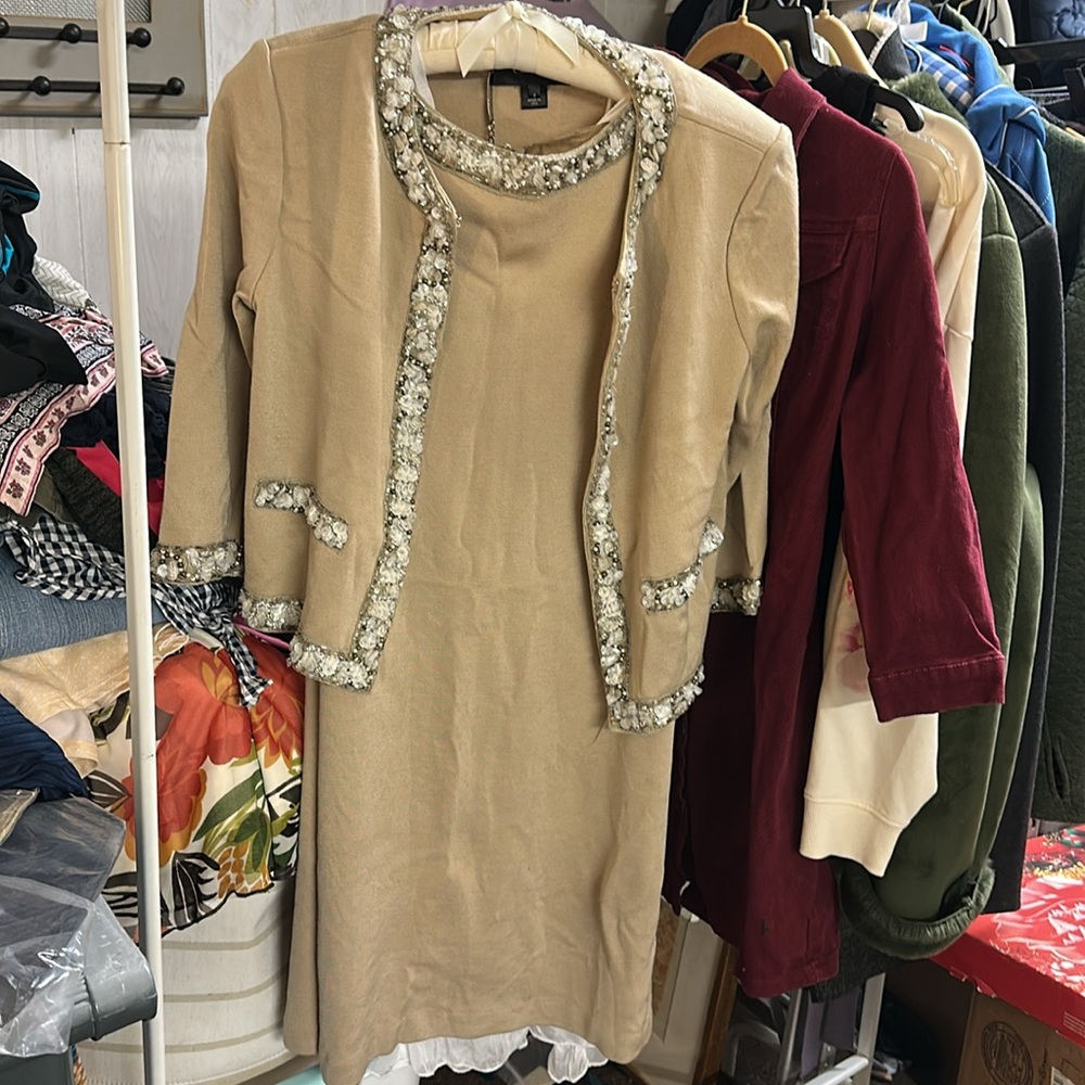 St. John classic dress and coat dress is a 10 coat is an 8 - Picture 2 of 5